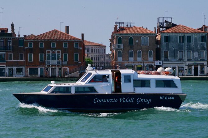 1-hour panoramic tour of Venice by boat - Giudecca Canal and the white Palladian churches