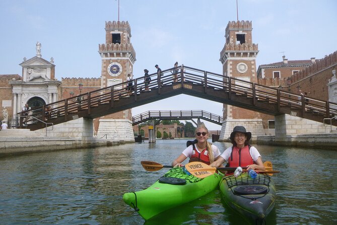 2 Hour Venice Canal Kayak Tour - Premium experience by day - The Premium Setup: Gear, Tutorial, Photos, and a Water Bottle