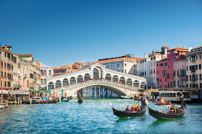 2-hour Venice Guided Walking Tour with Gondola ride - Stop 2: Mercati di Rialto, the fish and fruit rhythm