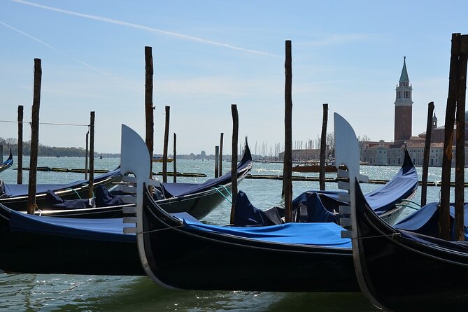 2-hour Venice Guided Walking Tour with Gondola ride - Stop 3: Ponte di Rialto, white-stone views and the walk itself