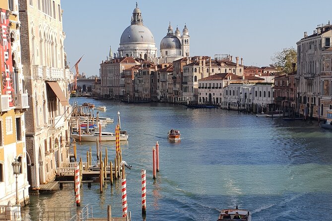 2-hour Venice Guided Walking Tour with Gondola ride - Stop 4: Campo San Bartolomeo and the Carlo Goldoni statue