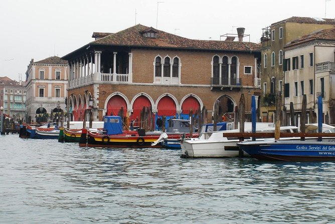 2-hour Venice Guided Walking Tour with Gondola ride - Stop 1: Chiesa di San Giacomo di Rialto, a strong opening