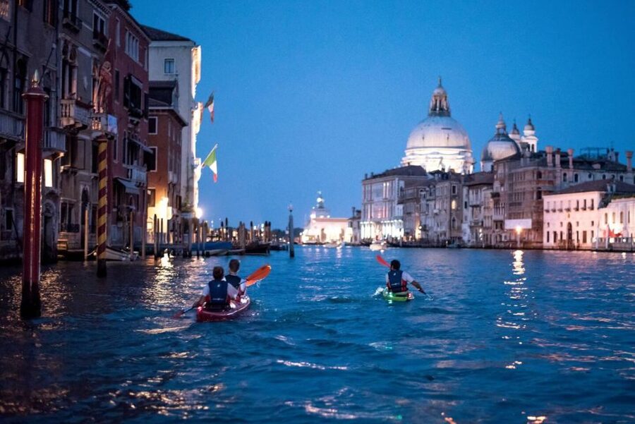 2hr Night Kayak Tour in Venice: premium tour with sunset - Sunset Night Kayaking in Venice, The Part That Really Changes The City