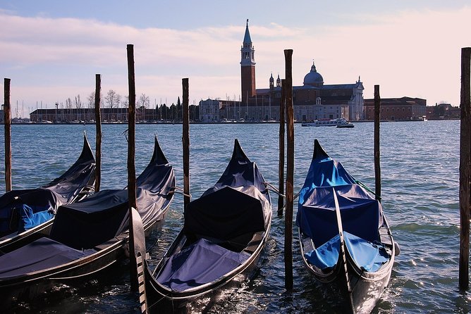 45-Minute or 1-hour Private Gondola Ride from Rialto - A Private Gondola at 11:00, Right Where You Want to Be