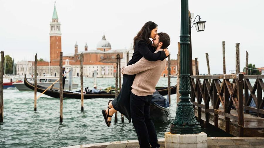 A Unique Photoshoot in Venice - Starting Near Rialto: The Walk-While-You-Shoot Style