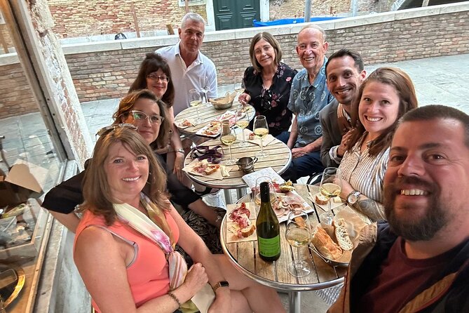 A Venetian Evening: Wine Tasting and Cicchetti with a Local Guide - Stop-by-stop: how the evening unfolds (and where you’ll spend your time)
