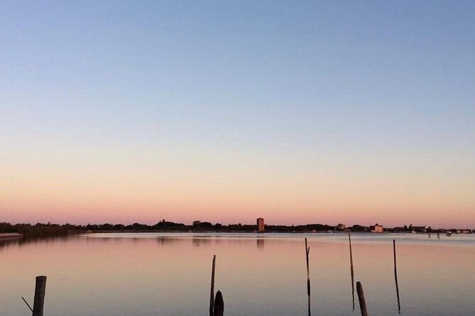 Aperitif at sunset in the Venice lagoon on a private boat. - The host factor: what Pierangelo adds to the cruise