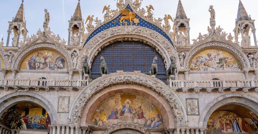 Basilica and Doge's Palace tour with Lunch & Murano - St. Mark’s Basilica skip-the-line entry, plus terrace and museum time