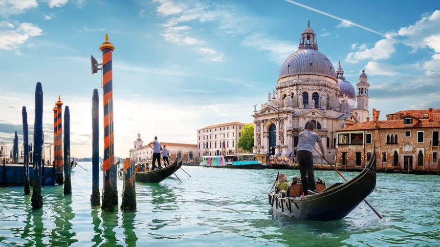 Best of Venice: Private Walking Tour with a Local - Bridges and Canal Views: The Stuff Between the Big Names