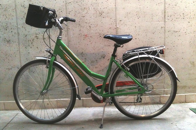 Bike rental in Venice - Comfort And Safety: Helmets, Gear, And Night Riding