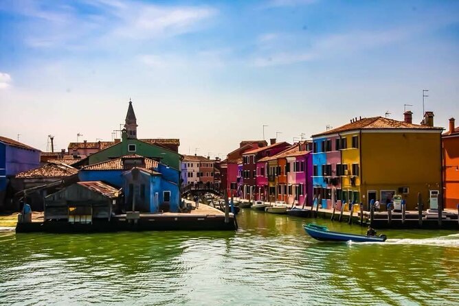 Boat excursion to the islands of Murano, Burano and Torcello - On-Board Commentary: Multilingual Airwaves and Real-World Hearing