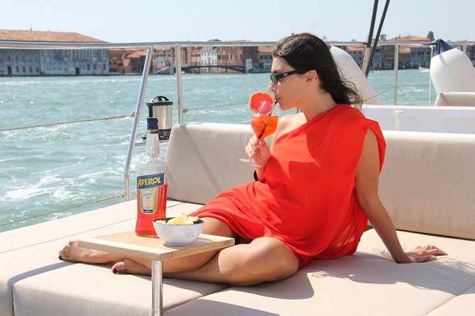 Catamaran Spritz Tour - Cipriani, San Servolo, and the Islands Pass-By That Add Variety