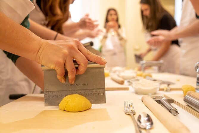 Cesarine: Home Cooking Class and Meal with a Local in Venice - The Welcome Part: Taste, Talk, and Set Up the Cooking Flow