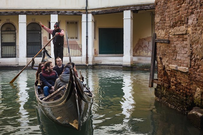 Charming Gondola Ride on the Grand Canal & Gondola Gallery™ - The Canal Grande route: seeing Venice like it has layers