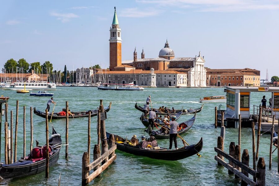 Chioggia-Venice: Day&Night Boat Transfer Round-Trip or 1-Way - Rain, Sharing, and When the Boat Can Change Plans