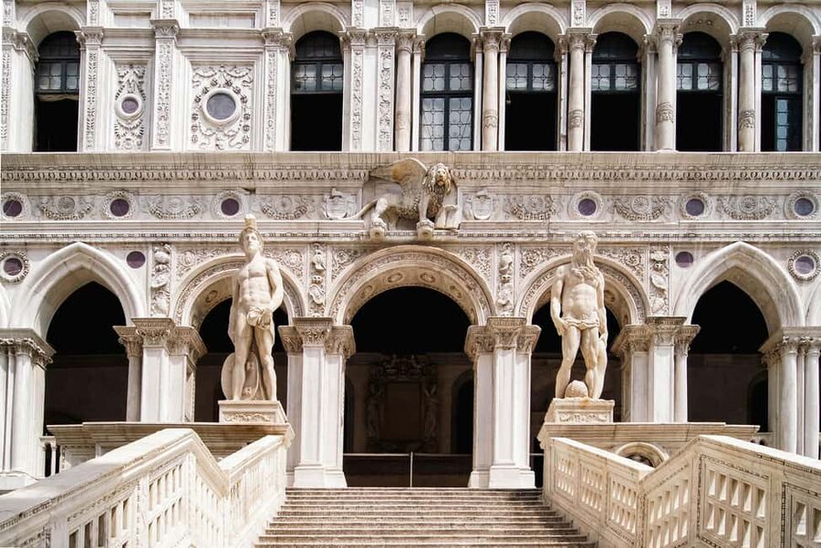 Doge's Palace, Bridge of Sighs & Prison Skip-the-Line Tour - Inside Doge’s Palace: Byzantine, Gothic, Renaissance, and Why It’s More Than Pretty