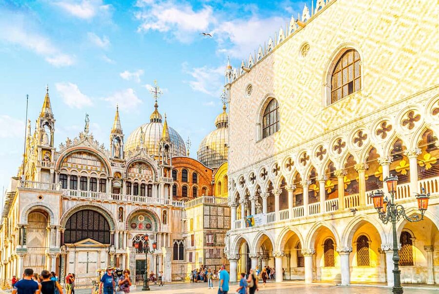 Doge’s Palace & St. Mark’s Basilica Tickets + Tour Options - Picking your pace: audioguide freedom vs. licensed guide storytelling