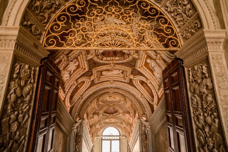 Doge's Palace & St. Mark's Basilica with Terrace Access Tour - Terrace Time and Balcony Views: How to Get the Best Photos