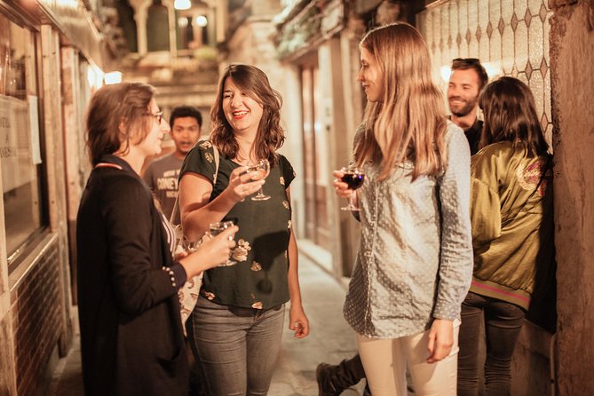 Drinks & Bites in Venice Private Tour - Stop 1, Ponte di Rialto, the Old Canal Bridge Moment