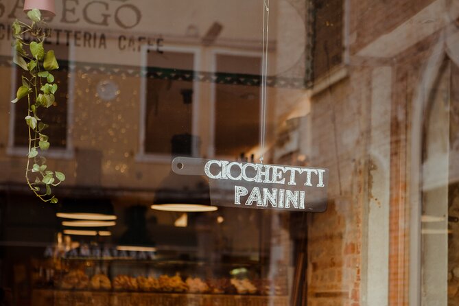 Eat like a Local: Venice Cicchetti and Wine Tasting Evening Tour - Walking, Standing, and How to Stay Comfortable