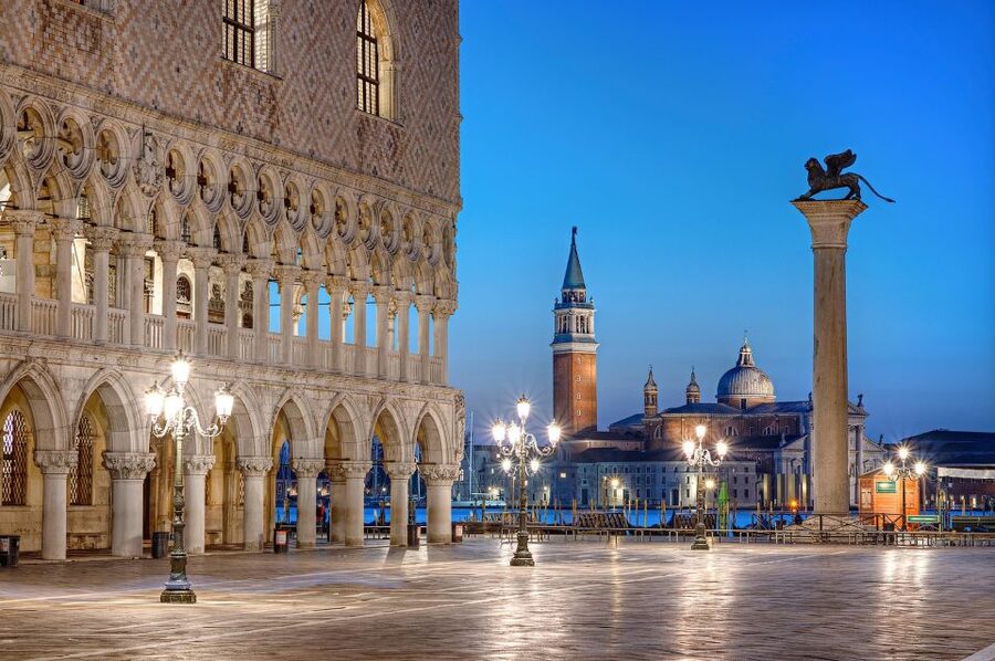 Evening Walking Tour with optional motorboat Ride - A Calm Way to See Venice After 5:00 PM
