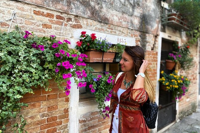 Exclusive Private Venice Jewish Ghetto Tour - Calle Ghetto Vecchio: the word ghetto, street-level details, and synagogues from outside