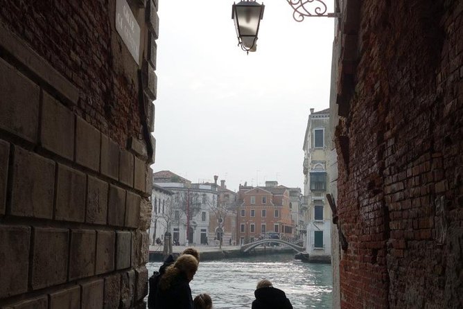 FriendInVenice: Experience the True Venice with a Private Tour - Your first step in Venice, the “Secret Door” way
