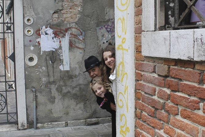 FriendInVenice: Experience the True Venice with a Private Tour - Guide personalities: Nadia, Vilma, Linda, and why warmth matters in a maze