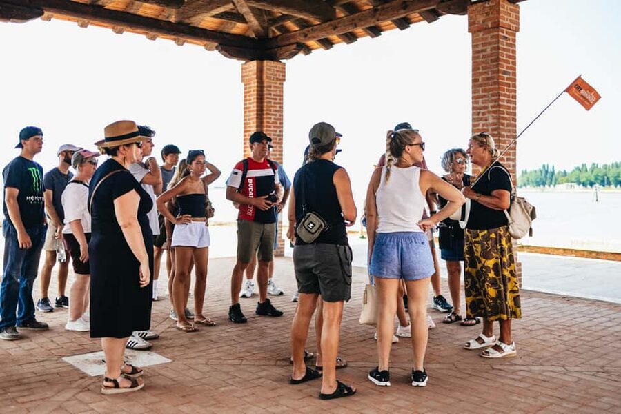 From Venice: Murano & Burano Guided Tour by Private Boat - Boat ride comfort tips for a warm Venetian afternoon