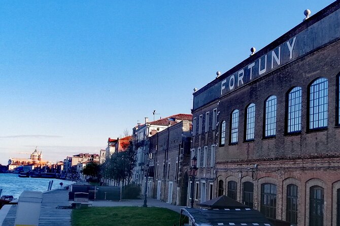 Giudecca Island Discovery Tour - Teatro Junghans: when a glass factory becomes living and performance