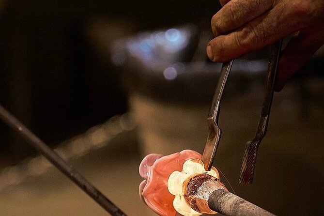 Glass Blowing Demonstration : pickup by wood boat Taxi + local guide - Return to Venice and the walk risk: confirm the exact drop-off