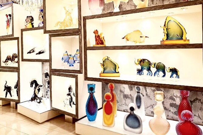 Glass Blowing Live Demo, Showroom visit and Artistic Glass gift! - Who This Is Best For on Your Venice and Murano Day