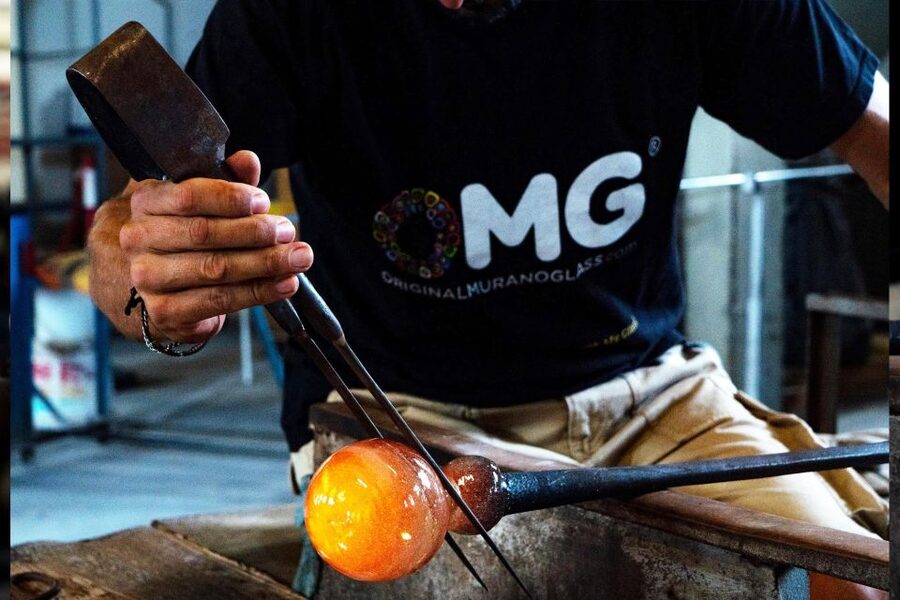 Glass Blowing Show Visit Murano Glass Factory & Showroom OMG - The 15-minute guided factory visit, with two live master performances