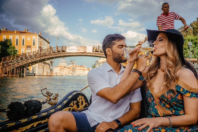Gondola Ride and Aperitif in a Venetian Palace - Duration, group size, and the 2-hour reality check