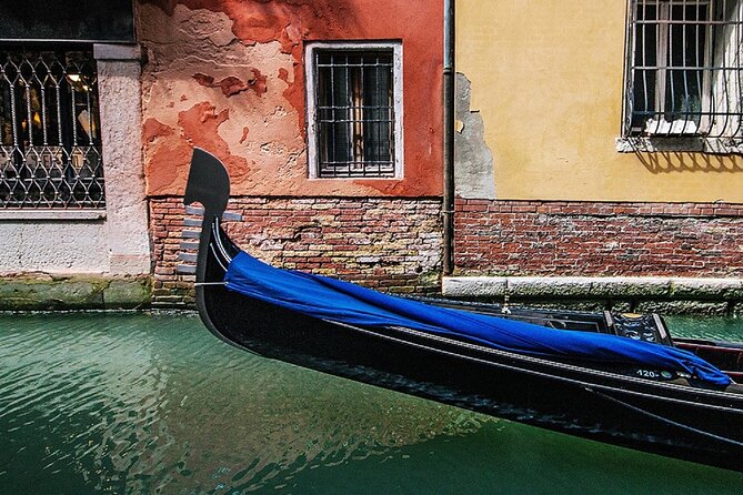 Gondola Ride and St Mark's Basilica - St. Mark’s Basilica and a gondola ride, timed for real Venice flow