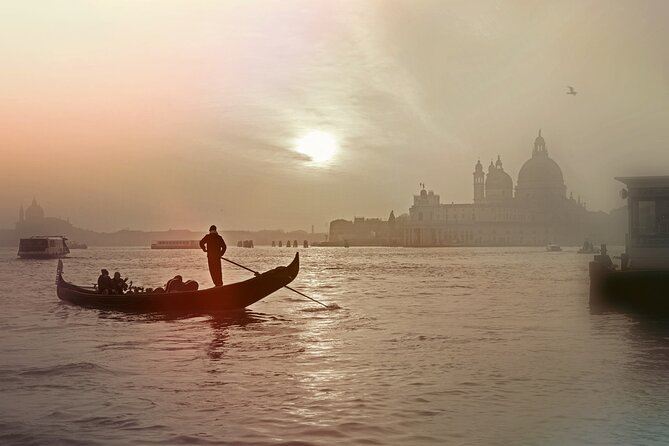 Gondola Ride and St Mark's Basilica - Shared gondola ride at 3:00 pm: what the route means for your photos and comfort