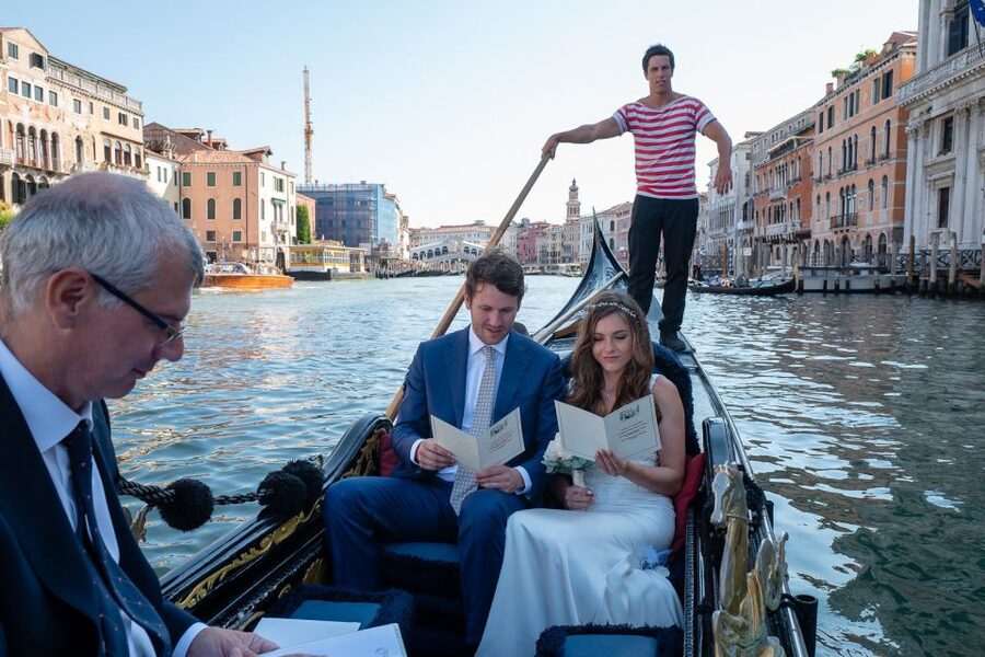 Grand Canal: Renew Your Wedding Vows on a Venetian Gondola - Who This Gondola Vow Renewal Suits Best