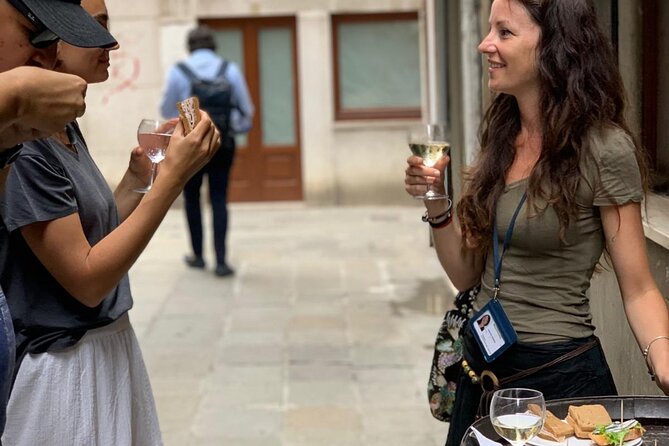 Guided Small Group Kickstart Food Tour of Venice - Ombre and cicchetti: included wine and snacks that actually help you enjoy the day