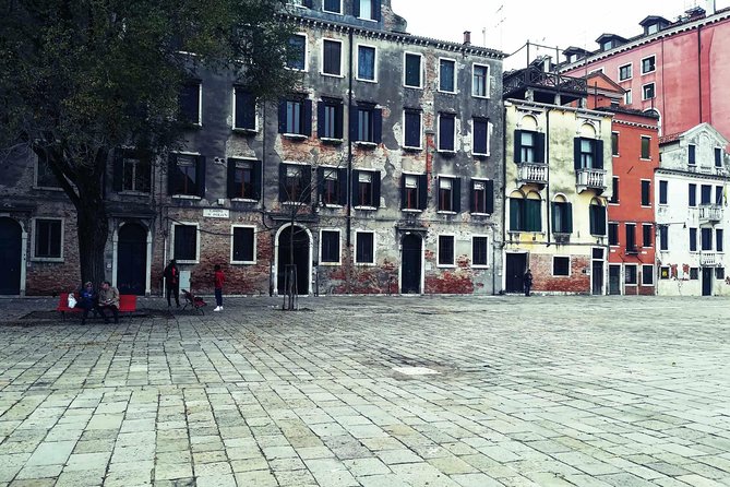 Guided Tour of the Jewish Ghetto in Venice with Cannaregio & Synagogues Visit - Starting at Campo San Geremia: simple, but take it seriously