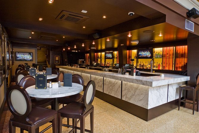 Hard Rock Cafe Venice with Set Lunch or Dinner - Rock memorabilia and the Venice view combo you will actually notice