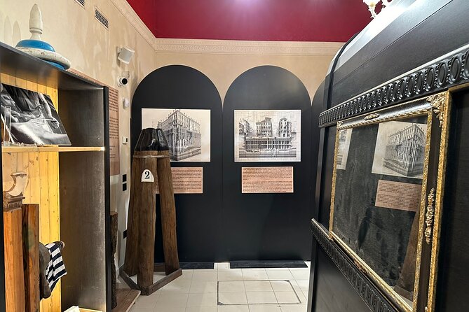 History Gallery: Venice in the Past 3D Experience - The story-rich bookshop stop, and why reading time fits Venice