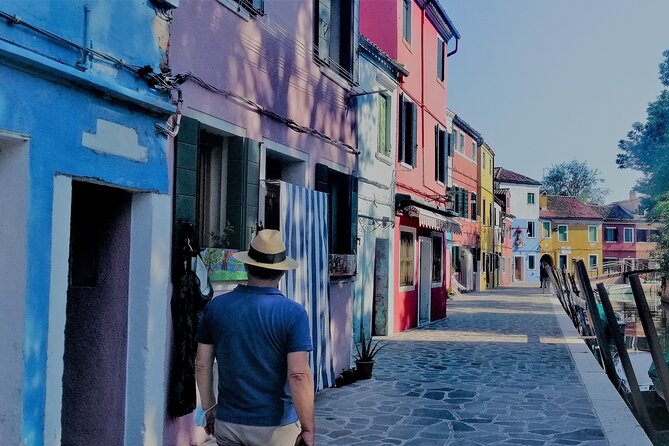 Island Hopping Tour: Mazzorbo, Burano and Murano - Burano in one focused hour: color houses, lace, and seafood by the lagoon