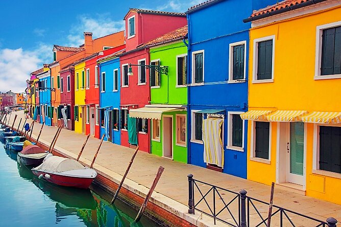 Island Hopping Tour: Mazzorbo, Burano and Murano - Ponte della Vigna and San Martino: viewpoints that frame the leaning bell tower