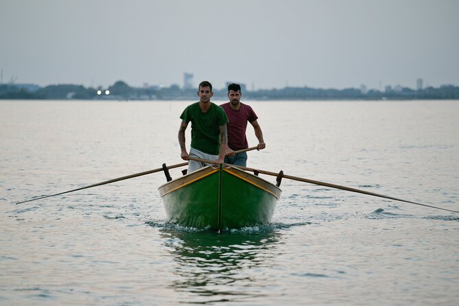 Learn to Row in the Venice Canals - Meeting Point and Getting There Without Losing Time