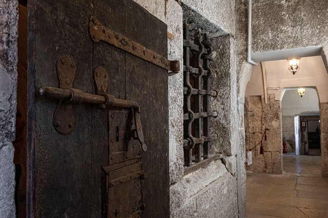 Lords of the Night Prisons Palace: Cells & Torture Tools Visit - The Main Route: Cells and Jail Halls You Can Actually Picture