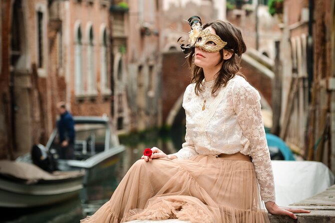 Luxurious Photoshoot in Venice - San Marco Square: architecture and life in the same frame