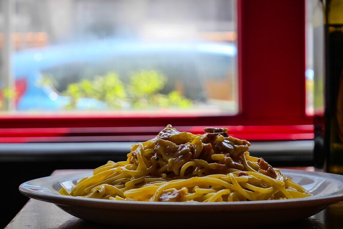 Make Pasta Carbonara from Scratch in a Jazz Club in Venice - The core experience: spaghetti carbonara, dinner, and a glass in hand