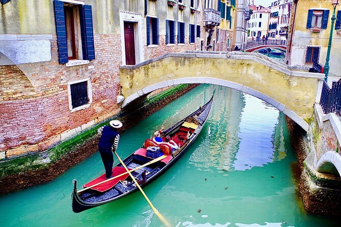 Morning Magic: Venice City Walk and Gondola Tour - Piazza San Marco and Campo San Moisè: getting your bearings fast