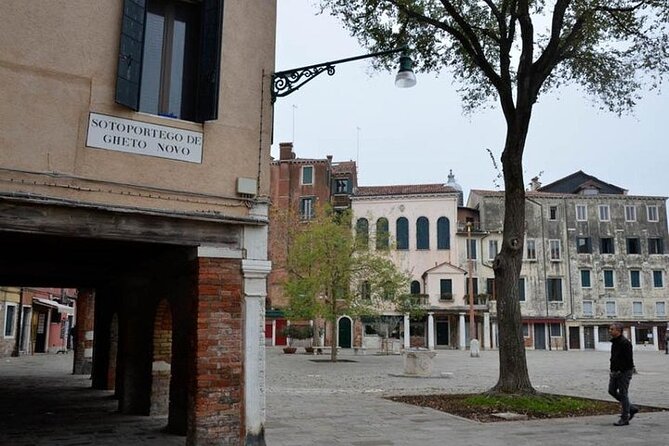 Morning Walking Tour of Venice with Mini Cruise - Santa Sofia to the Rialto Market: the gondola moment that’s worth budgeting for