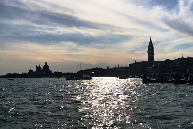 Murano, Burano and Venice Boat Tour from Venice Train Station - Group size, how crowded it might feel, and your comfort strategy